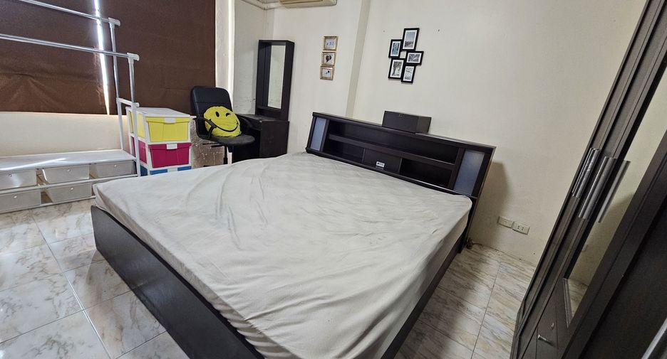 À vendre 2 chambres condo à Huai Khwang, Bangkok