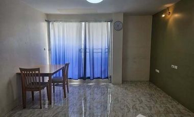 À vendre 2 chambres condo à Huai Khwang, Bangkok