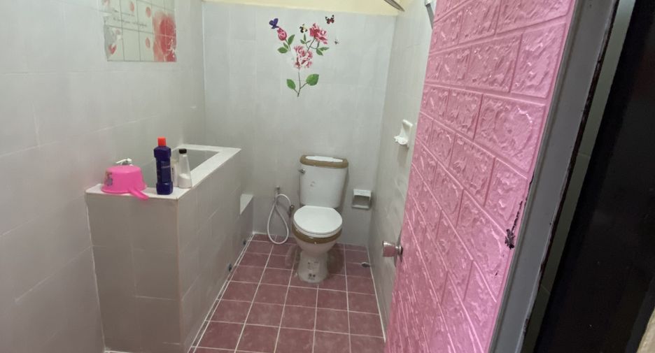 For sale 2 bedrooms townhouse in Mueang Nakhon Sawan, Nakhon Sawan