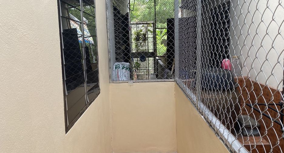 For sale 2 bedrooms townhouse in Mueang Nakhon Sawan, Nakhon Sawan