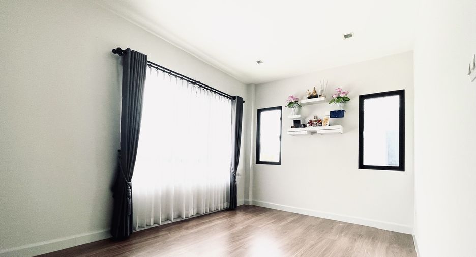For sale 4 bedrooms house in Mueang Pathum Thani, Pathum Thani