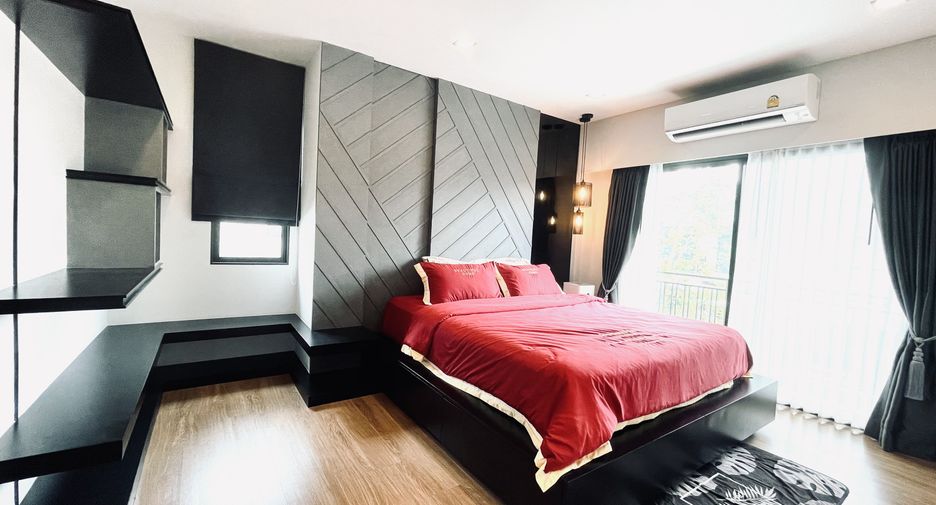For sale 4 bedrooms house in Mueang Pathum Thani, Pathum Thani