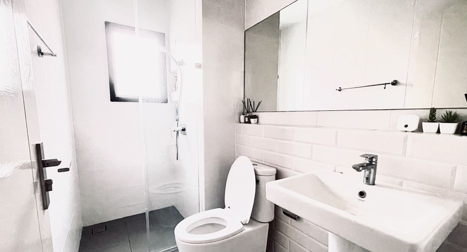 For sale 4 bedrooms house in Mueang Pathum Thani, Pathum Thani