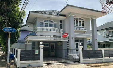 Casa en alquiler de 3 habitaciones en Mueang Nonthaburi, Nonthaburi