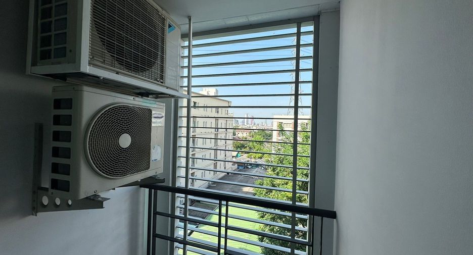 À vendre 1 chambre condo à Huai Khwang, Bangkok