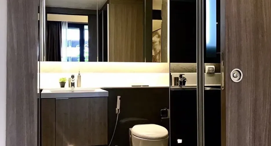 For sale 1 bed condo in Khlong Toei, Bangkok