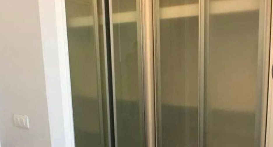 For sale 3 bedrooms condo in Khlong Toei, Bangkok