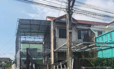 Продажа 2 спальни таунхаус в Mueang Chon Buri, Чонбури