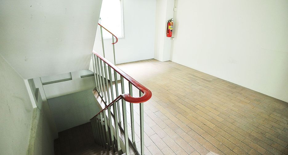 For rent 6 bedrooms retail Space in Pak Kret, Nonthaburi