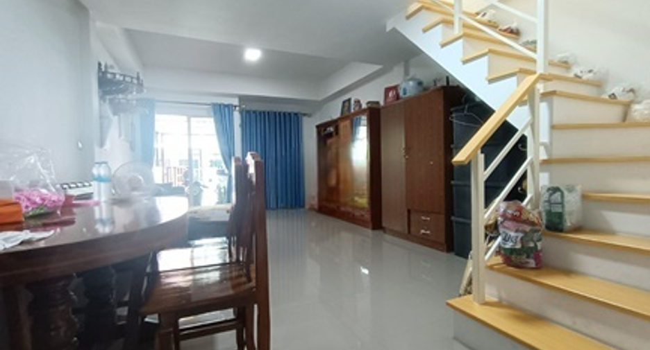 Reihenhaus zum Kauf mit 2 Zimmer in Phan Thong, Chonburi