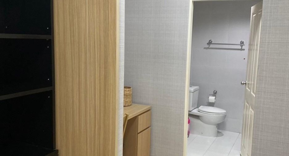 For sale 2 bedrooms condo in Huai Khwang, Bangkok