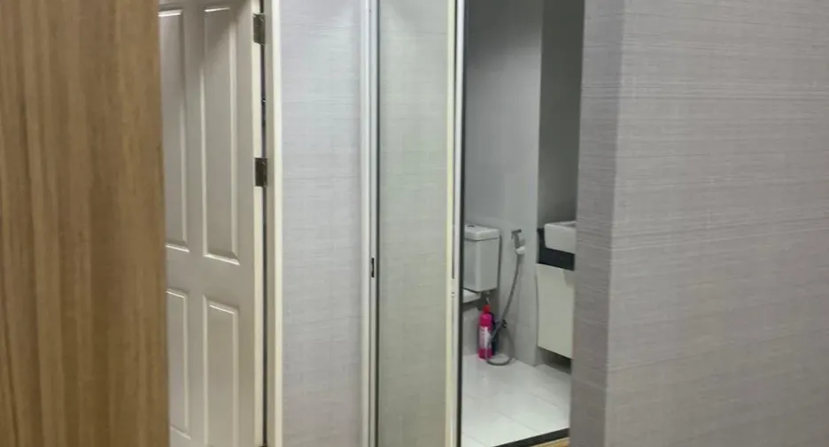 For sale 2 bedrooms condo in Huai Khwang, Bangkok