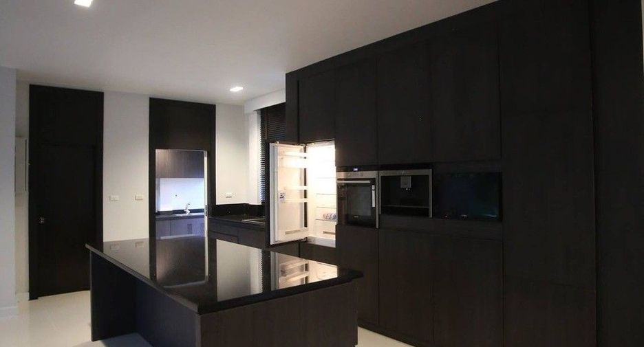 For sale 5 bedrooms house in Mueang Chiang Rai, Chiang Rai