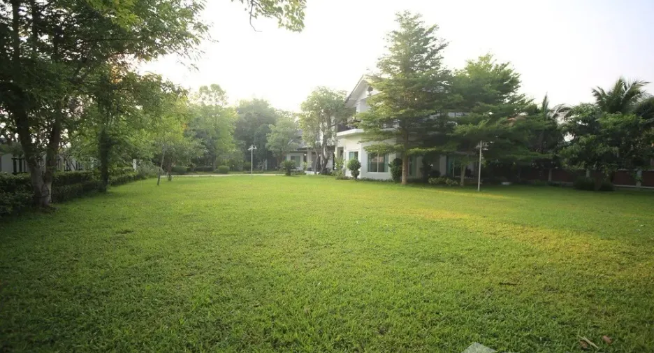 For sale 5 bedrooms house in Mueang Chiang Rai, Chiang Rai