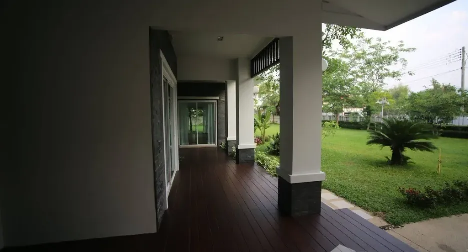 For sale 5 bedrooms house in Mueang Chiang Rai, Chiang Rai