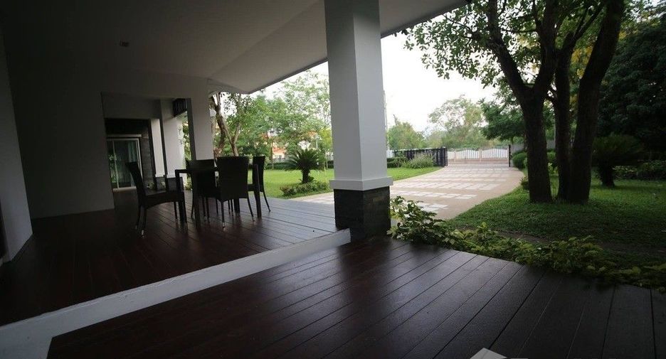 For sale 5 bedrooms house in Mueang Chiang Rai, Chiang Rai