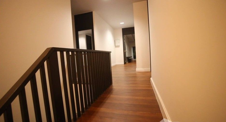 For sale 5 bedrooms house in Mueang Chiang Rai, Chiang Rai