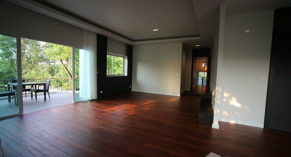 For sale 5 bedrooms house in Mueang Chiang Rai, Chiang Rai
