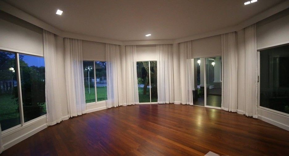 For sale 5 bedrooms house in Mueang Chiang Rai, Chiang Rai