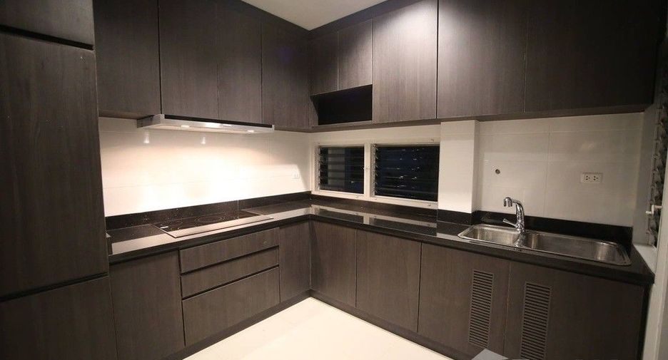 For sale 5 bedrooms house in Mueang Chiang Rai, Chiang Rai