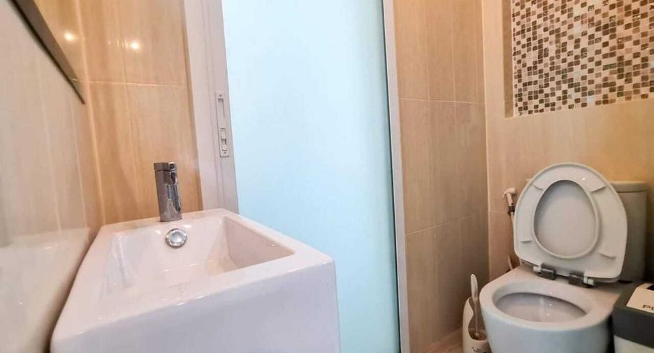 For sale 2 bedrooms condo in Huai Khwang, Bangkok