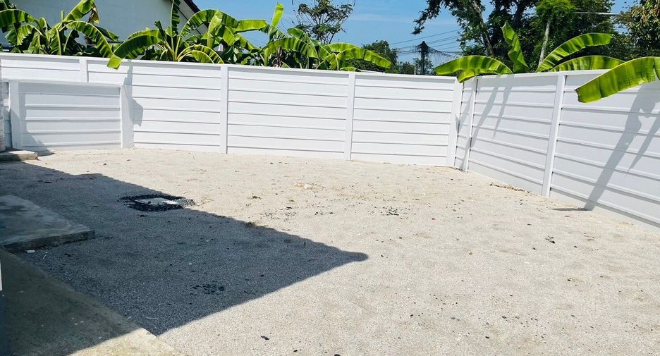 Casa en venta de 3 habitaciones en Phan Thong, Chonburi