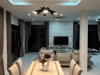 出租 4 卧室 独立屋 在 Mueang Pathum Thani, Pathum Thani