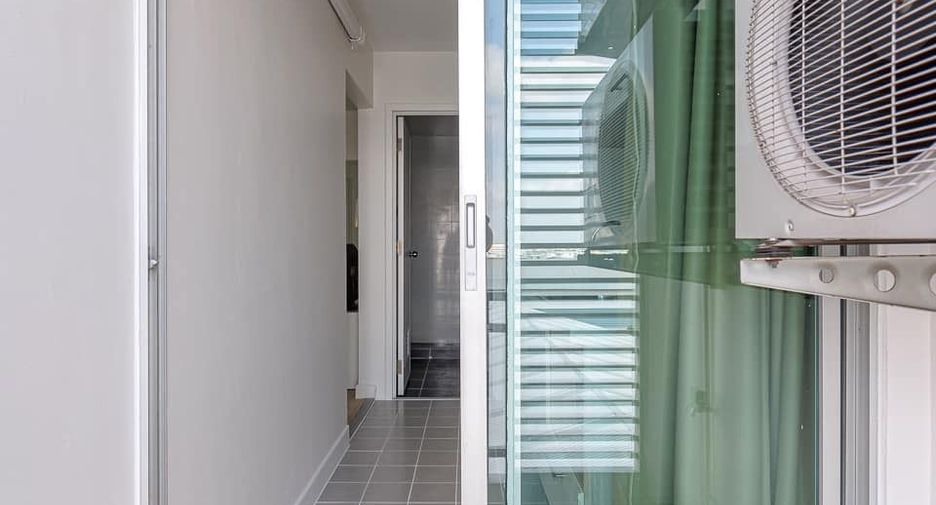 For sale 1 bed condo in Mueang Samut Prakan, Samut Prakan