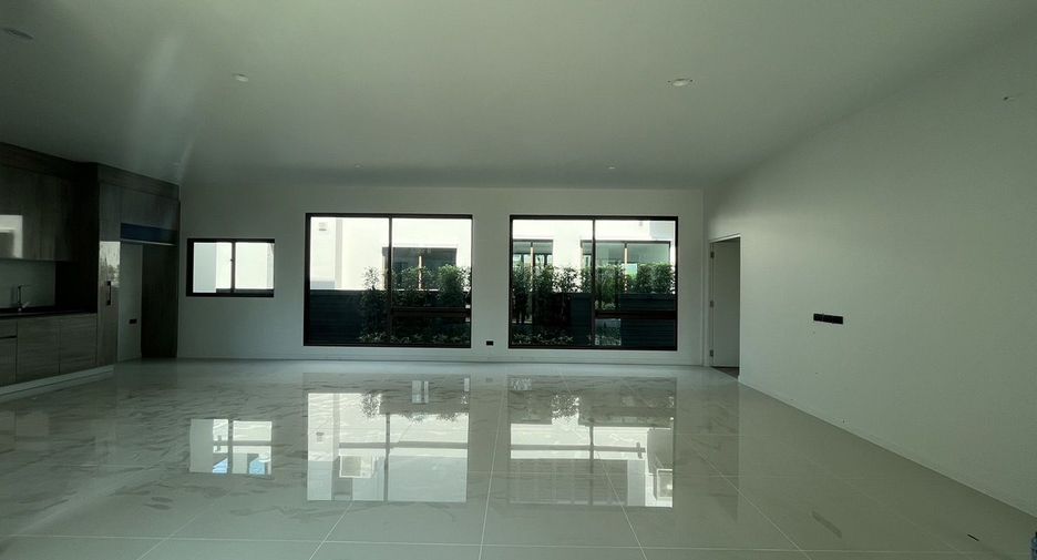 For sale 5 bedrooms house in Bang Kapi, Bangkok