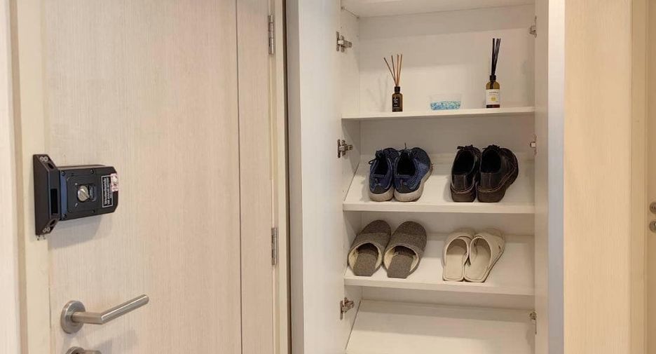 For sale 2 bedrooms condo in Huai Khwang, Bangkok