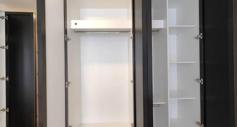 For sale 2 bedrooms condo in Huai Khwang, Bangkok