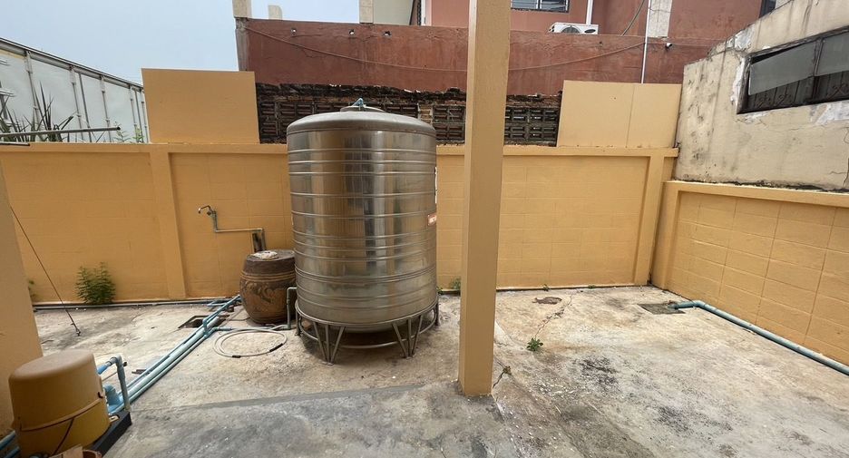 For sale 3 bedrooms house in Sam Khok, Pathum Thani
