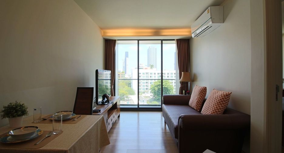 For rent and for sale 1 bed condo in Watthana, Bangkok