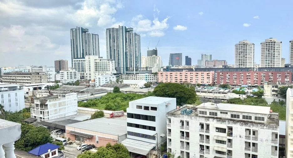 For sale 2 bedrooms condo in Bang Kapi, Bangkok