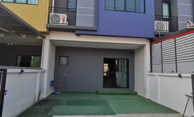 For rent 3 bedrooms townhouse in Khlong Luang, Pathum Thani