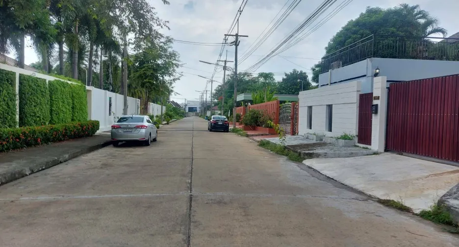 For sale 4 bedrooms house in Mueang Pathum Thani, Pathum Thani
