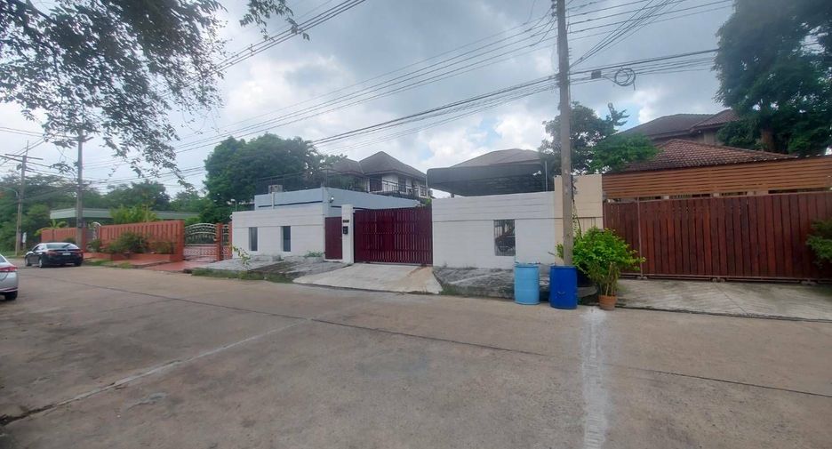 For sale 4 bedrooms house in Mueang Pathum Thani, Pathum Thani