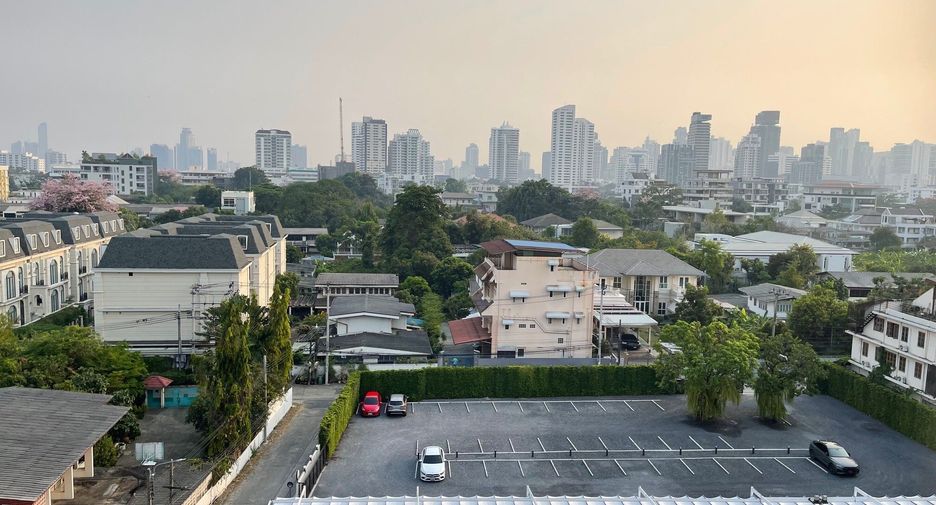 For sale 1 bed condo in Watthana, Bangkok