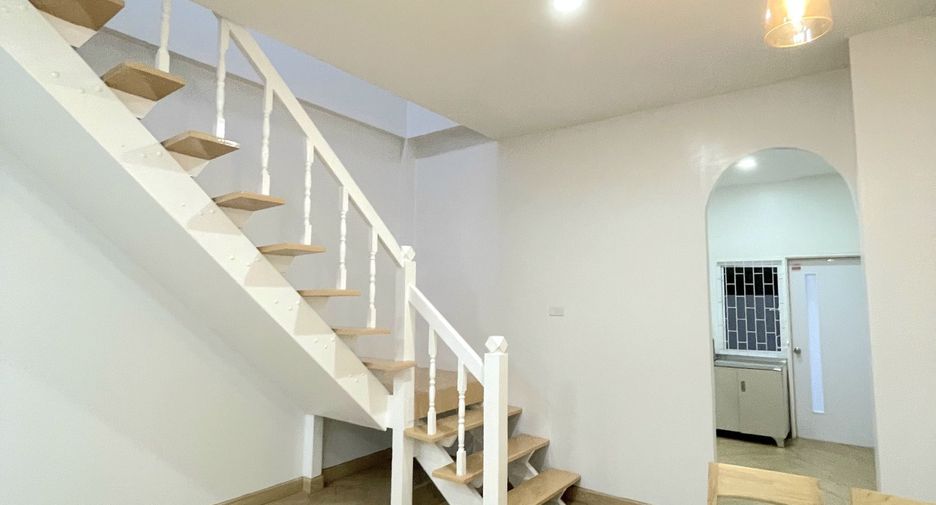 For sale 2 bedrooms townhouse in Mueang Nakhon Pathom, Nakhon Pathom