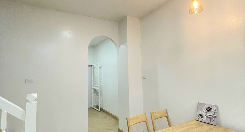 For sale 2 bedrooms townhouse in Mueang Nakhon Pathom, Nakhon Pathom