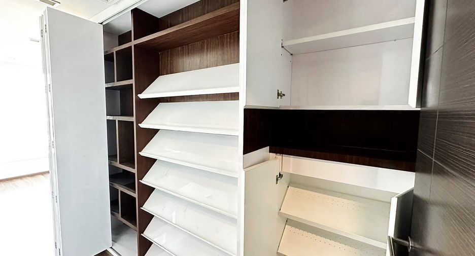 For sale and for rent 1 bed condo in Watthana, Bangkok