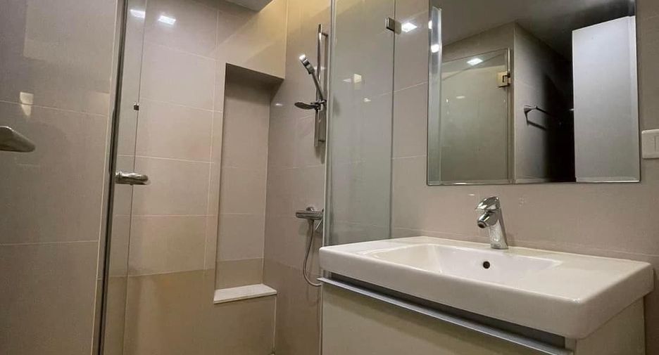 For sale 1 bed condo in Khlong Toei, Bangkok