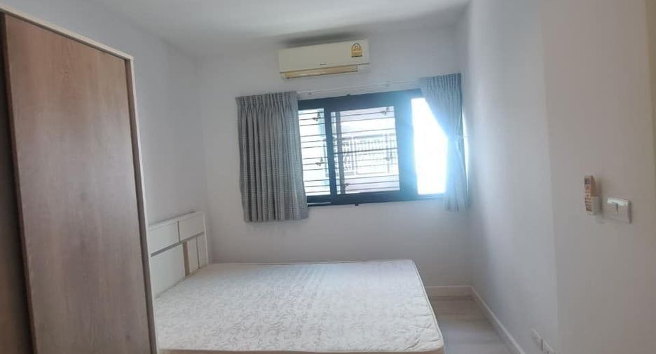 For rent 3 bedrooms townhouse in Mueang Nonthaburi, Nonthaburi