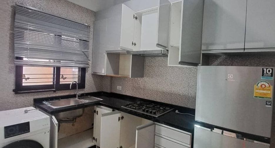 For rent 3 bedrooms townhouse in Mueang Nonthaburi, Nonthaburi
