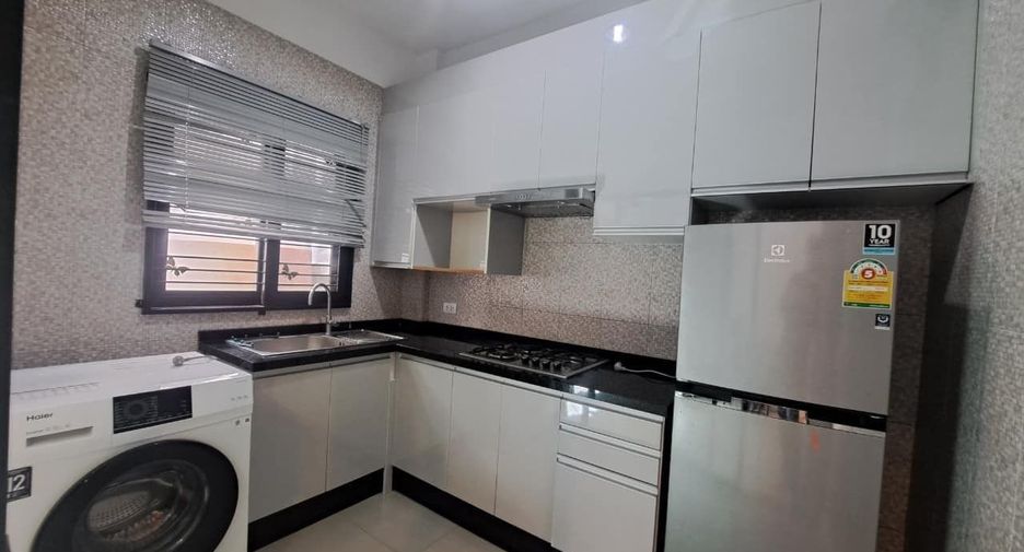 For rent 3 bedrooms townhouse in Mueang Nonthaburi, Nonthaburi