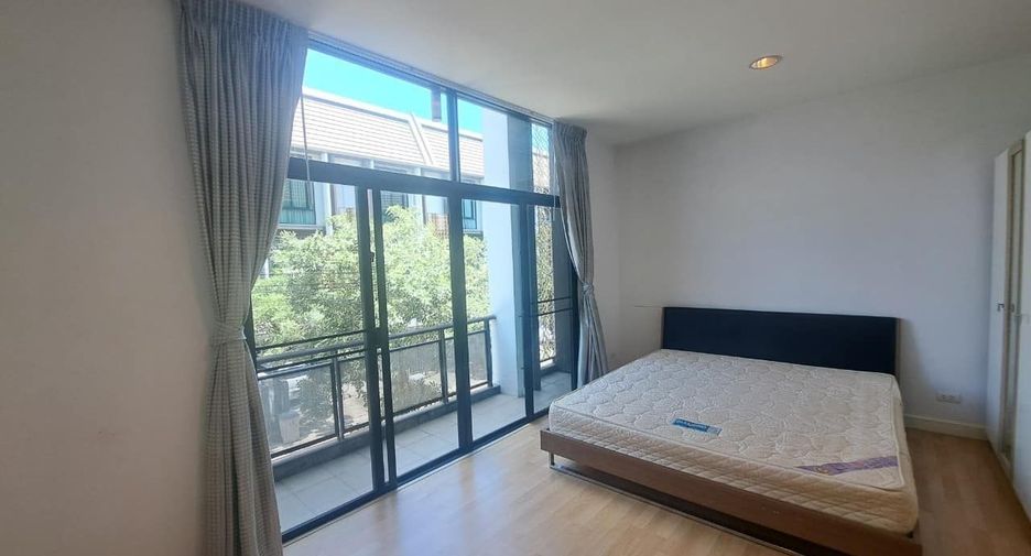 For rent 3 bedrooms townhouse in Mueang Nonthaburi, Nonthaburi