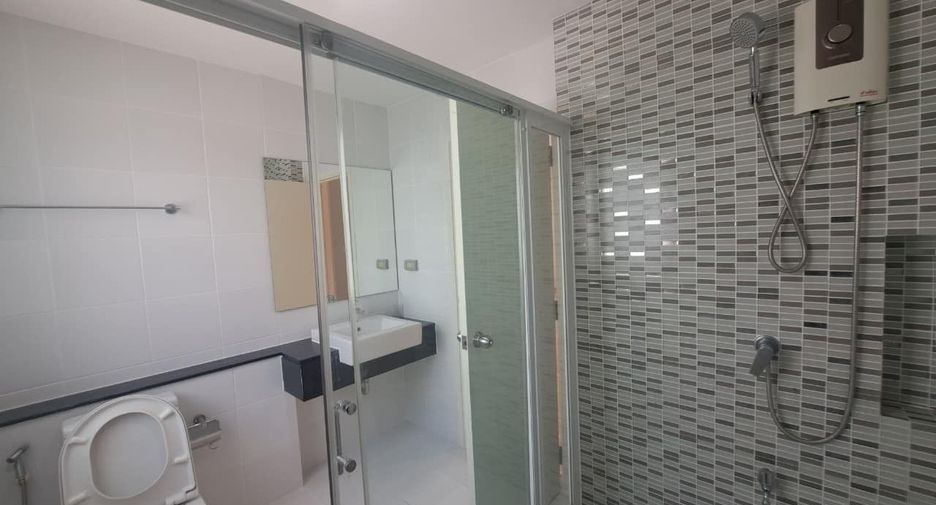 For rent 3 bedrooms townhouse in Mueang Nonthaburi, Nonthaburi