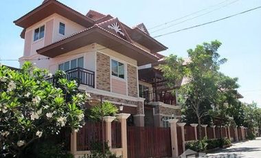 Casa en alquiler de 4 habitaciones en Mueang Nonthaburi, Nonthaburi