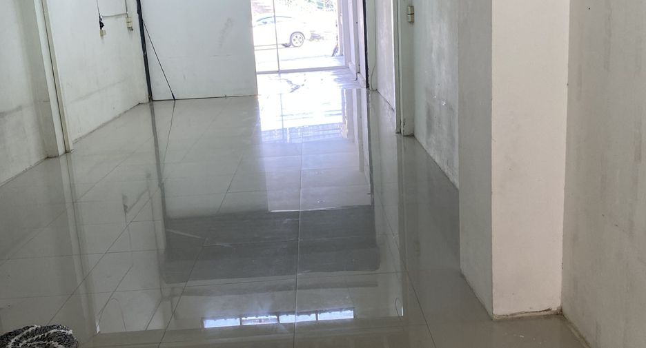 For rent 4 bedrooms retail Space in Thanyaburi, Pathum Thani
