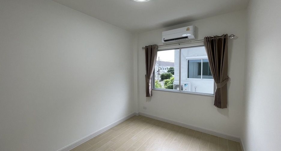 For rent 3 bedrooms townhouse in Bang Kruai, Nonthaburi